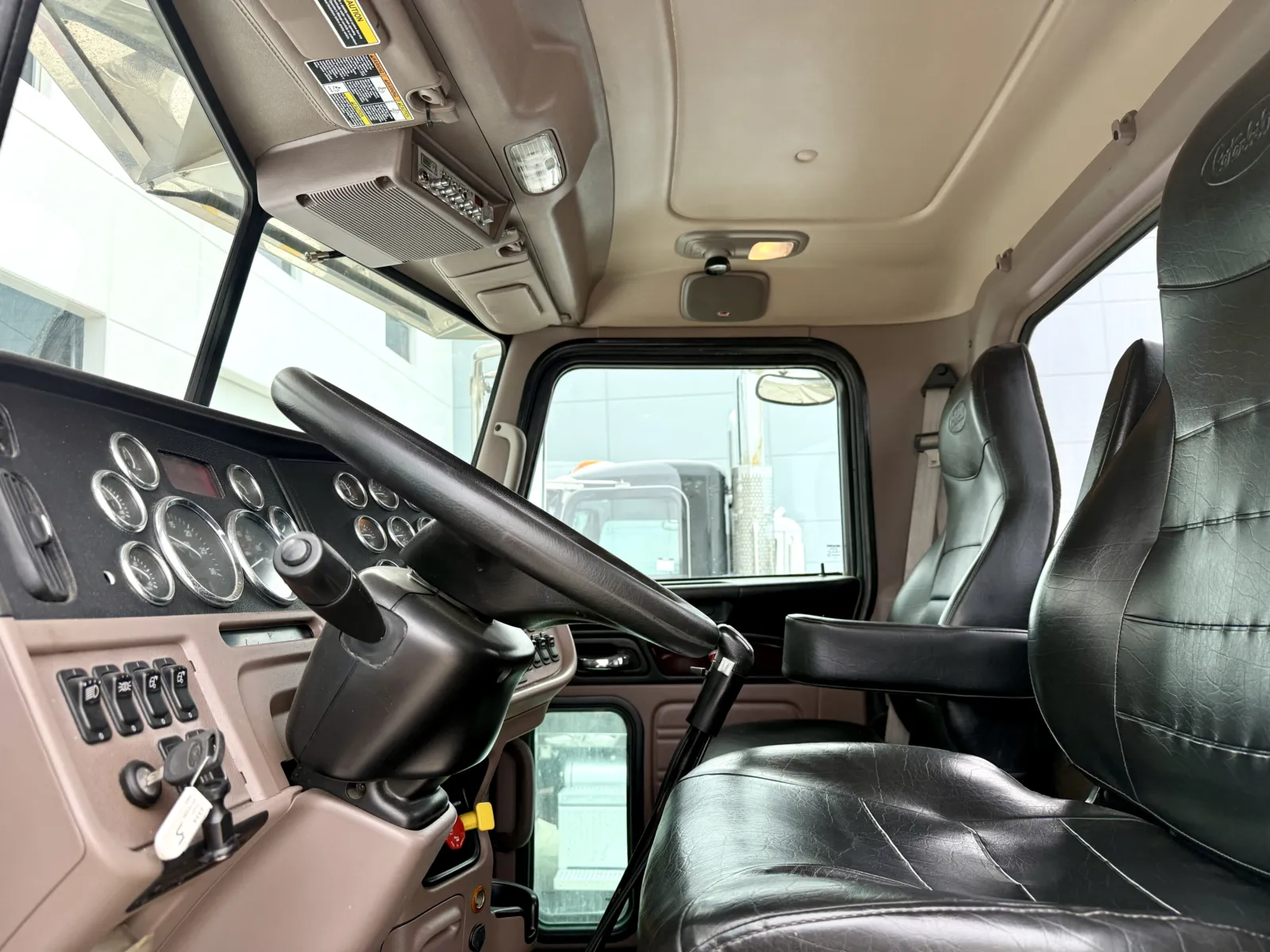 2020 Peterbilt 389 — photo 14