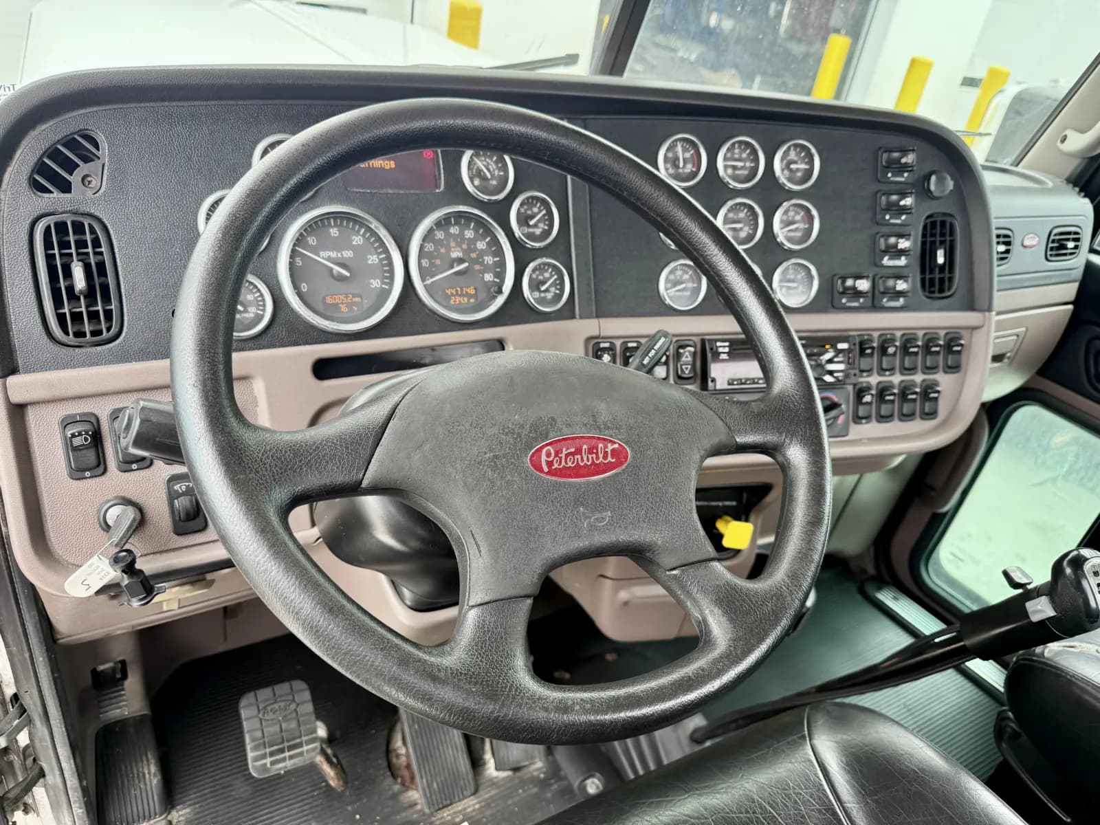 2020 Peterbilt 389 — photo 15