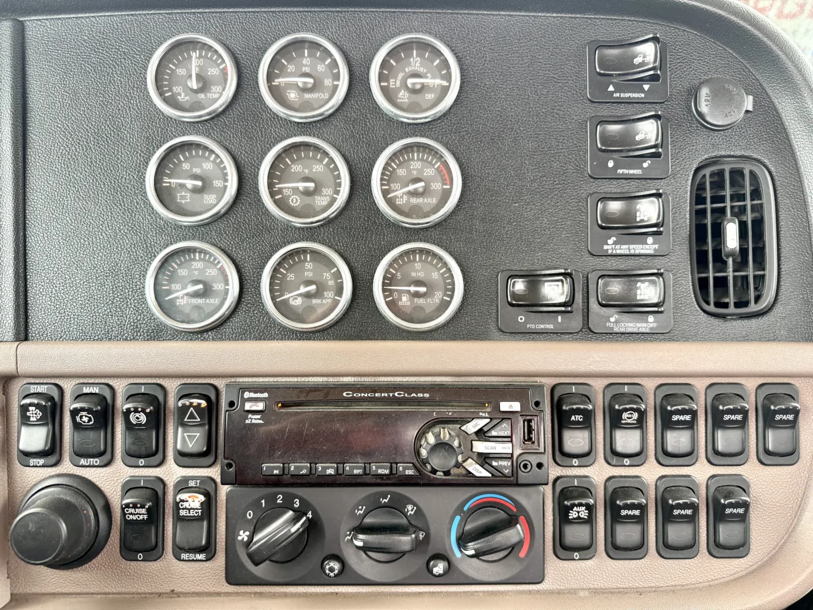 2020 Peterbilt 389 — photo 18