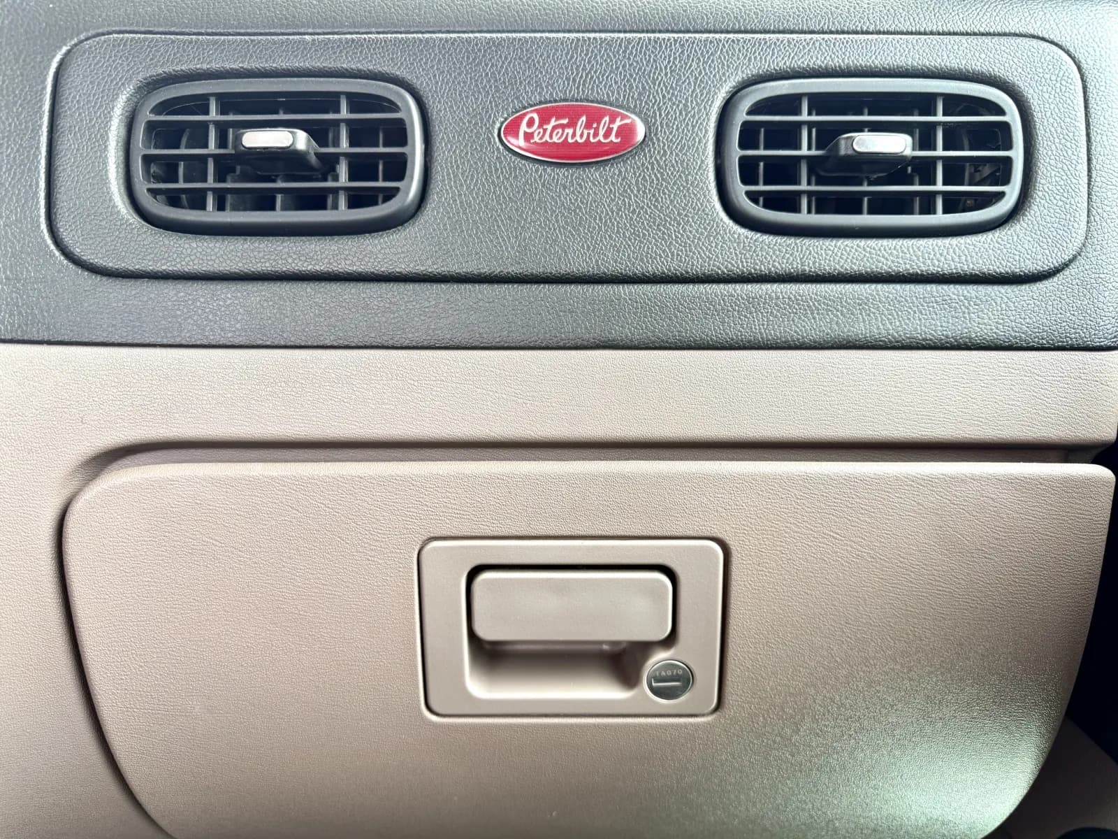 2020 Peterbilt 389 — photo 19