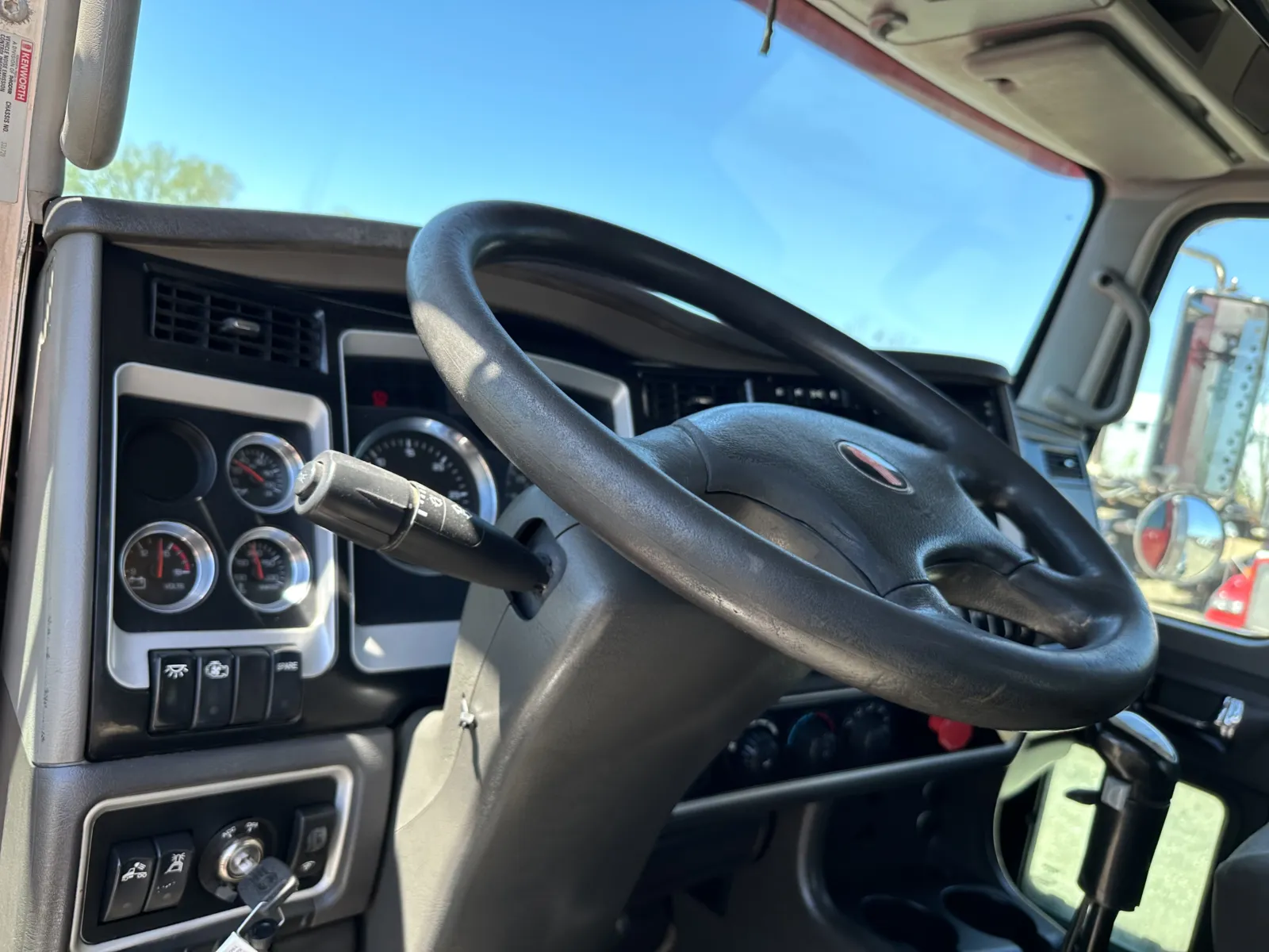 2012 Kenworth T800 — photo 15