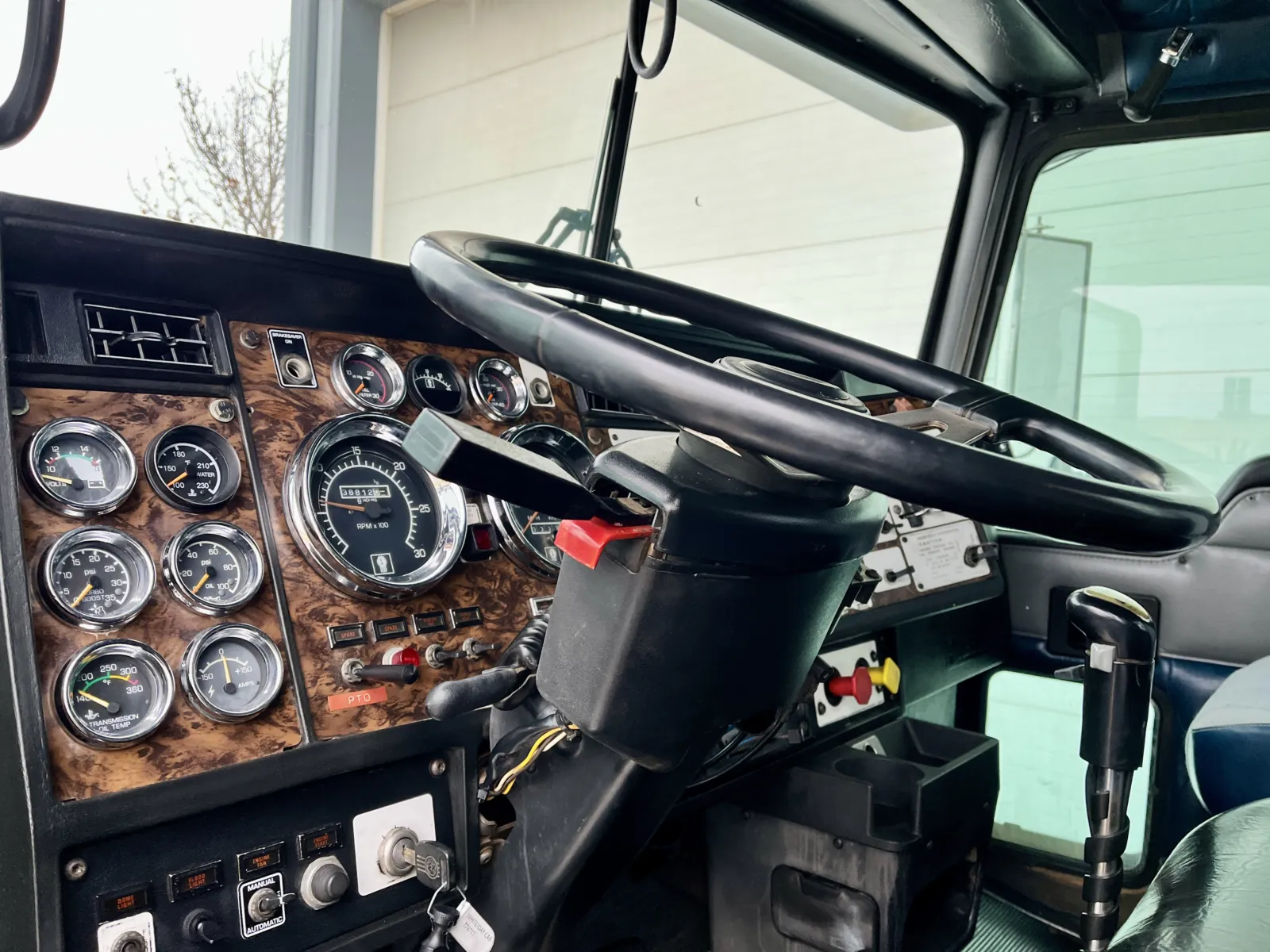 1998 Kenworth T800 — photo 15