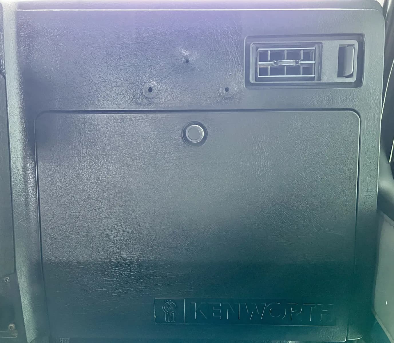 1998 Kenworth T800 — photo 19