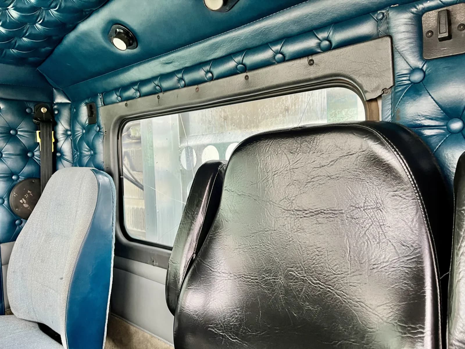 1998 Kenworth T800 — photo 20