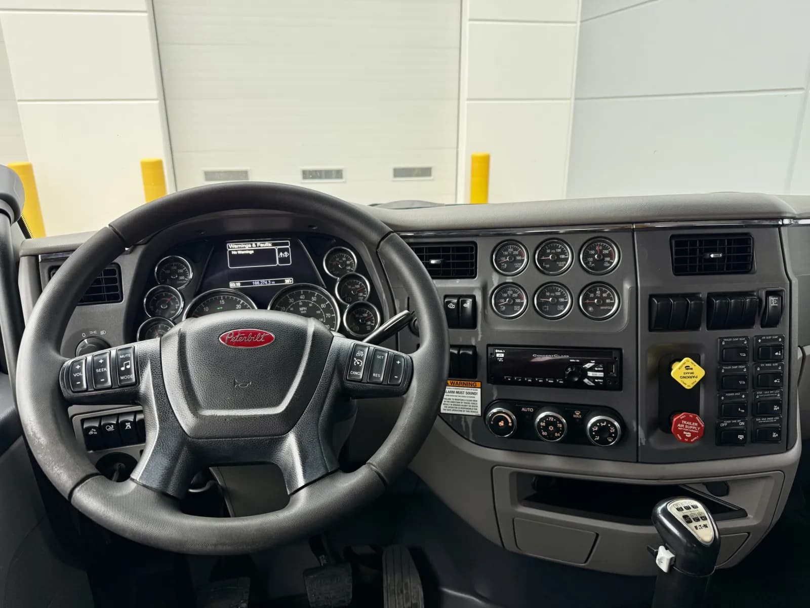 2015 Peterbilt 567 — photo 16