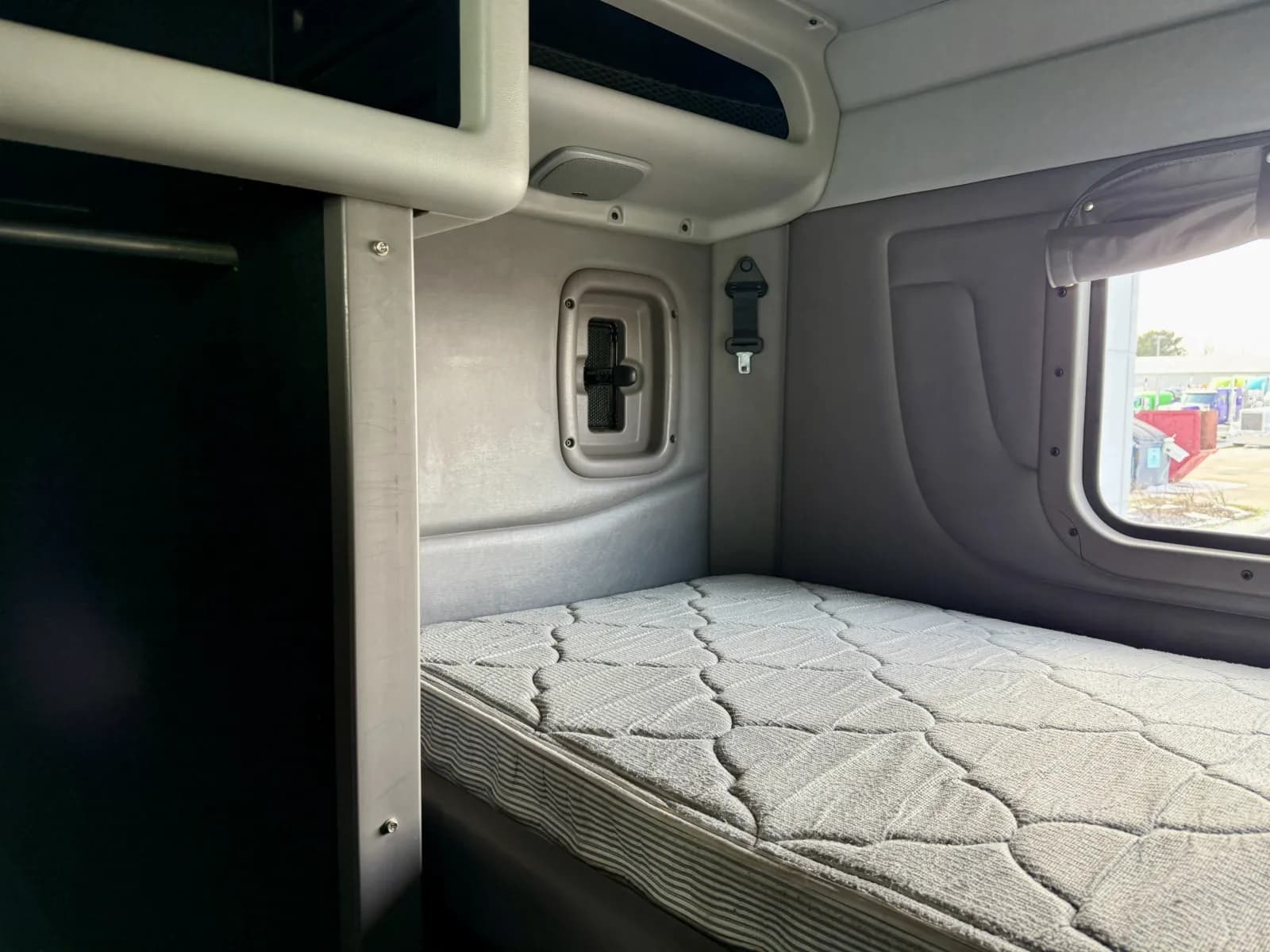 2018 Peterbilt 389 — photo 22