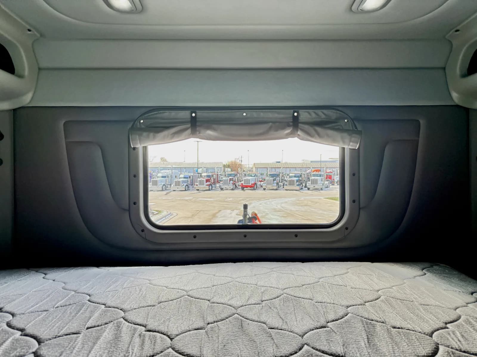 2018 Peterbilt 389 — photo 23