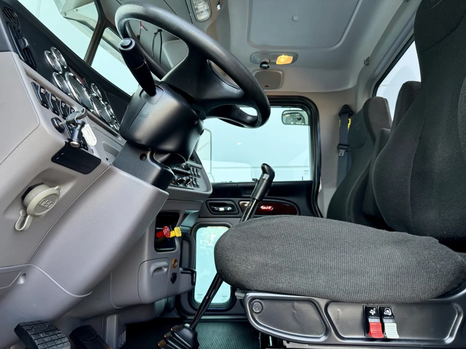 2022 Peterbilt 389 — photo 14