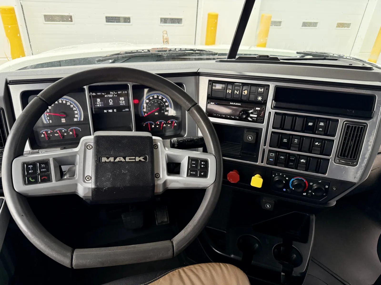 2019 Mack Pinnacle — photo 16