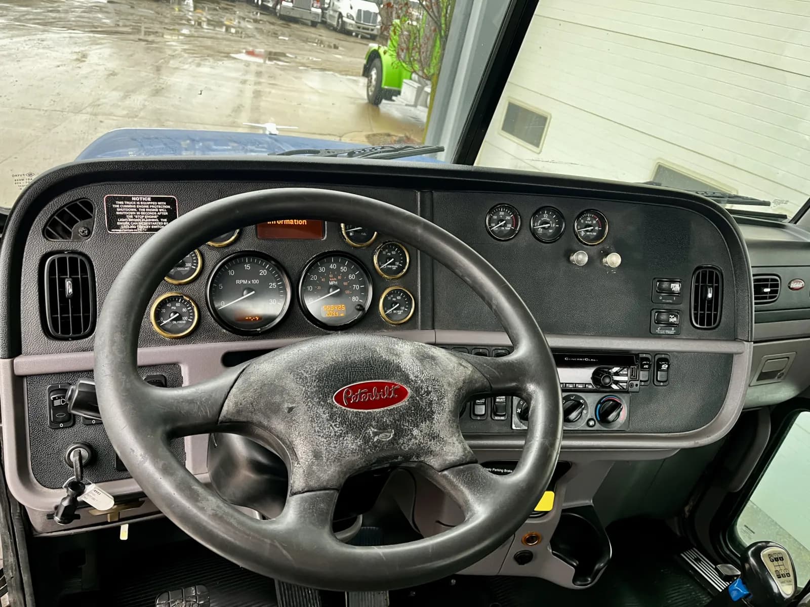 2015 Peterbilt 365 — photo 16