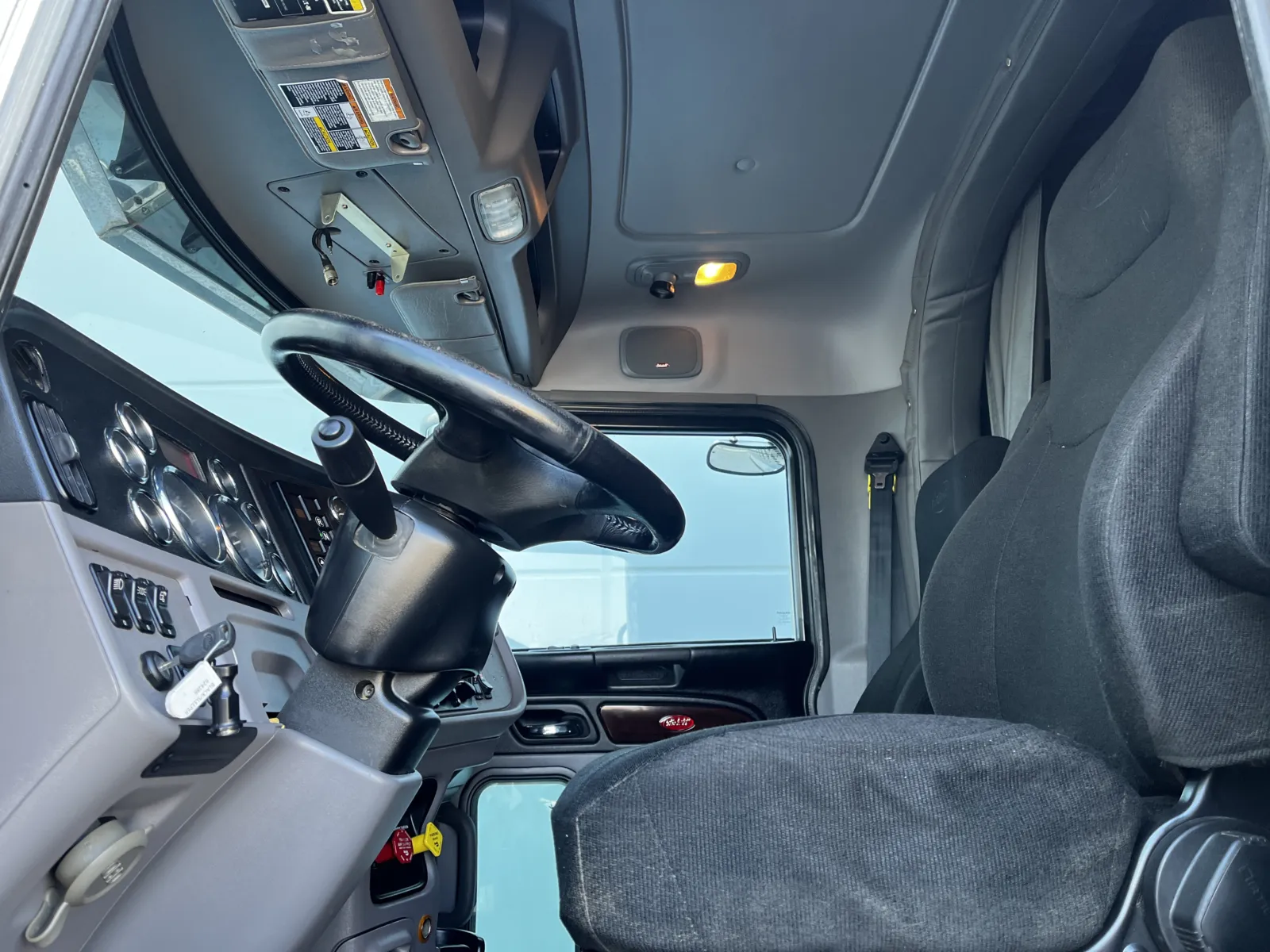 2019 Peterbilt 389 — photo 14