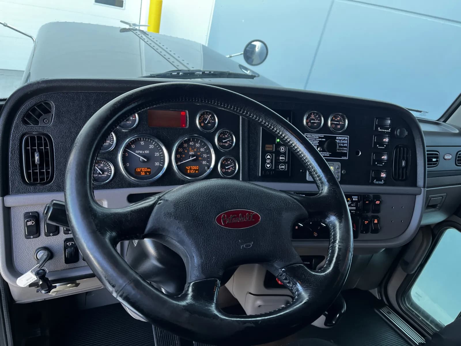 2019 Peterbilt 389 — photo 16