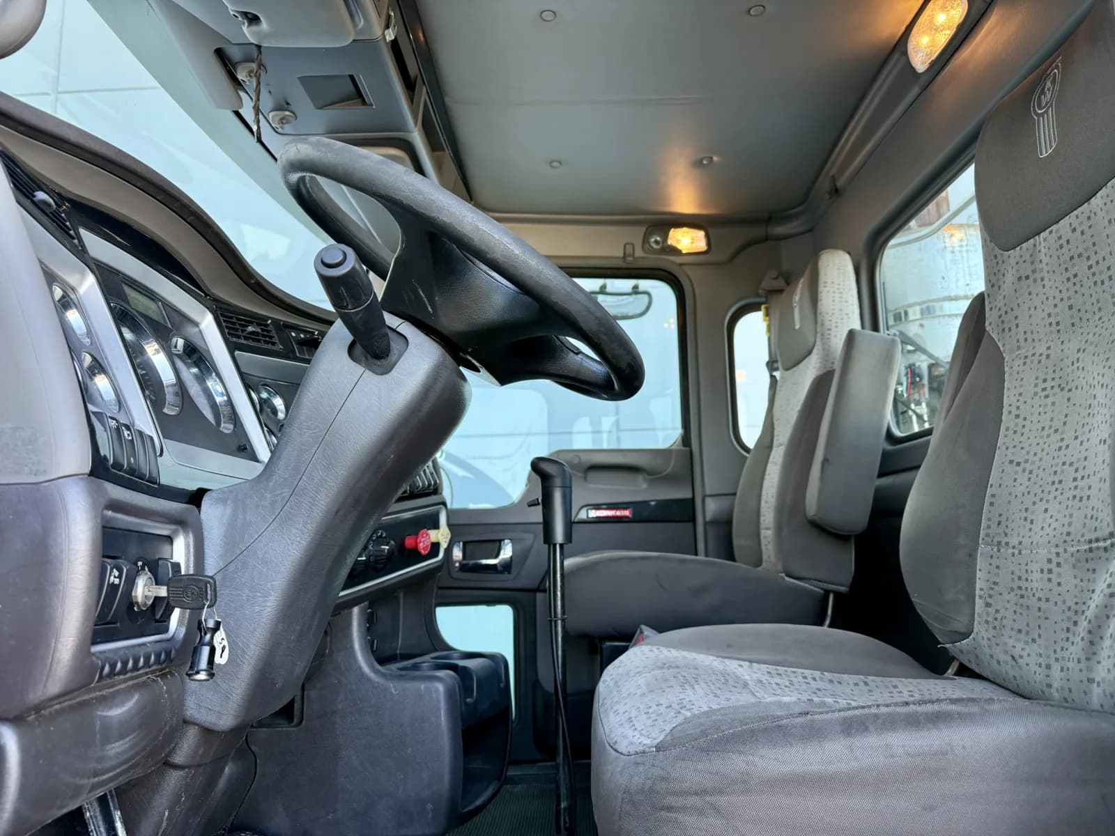 2010 Kenworth T800 — photo 14