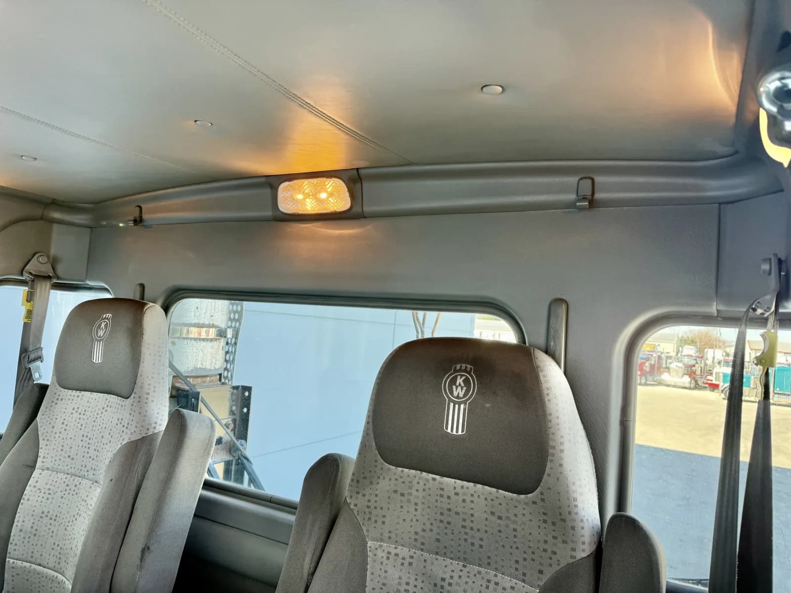 2010 Kenworth T800 — photo 20