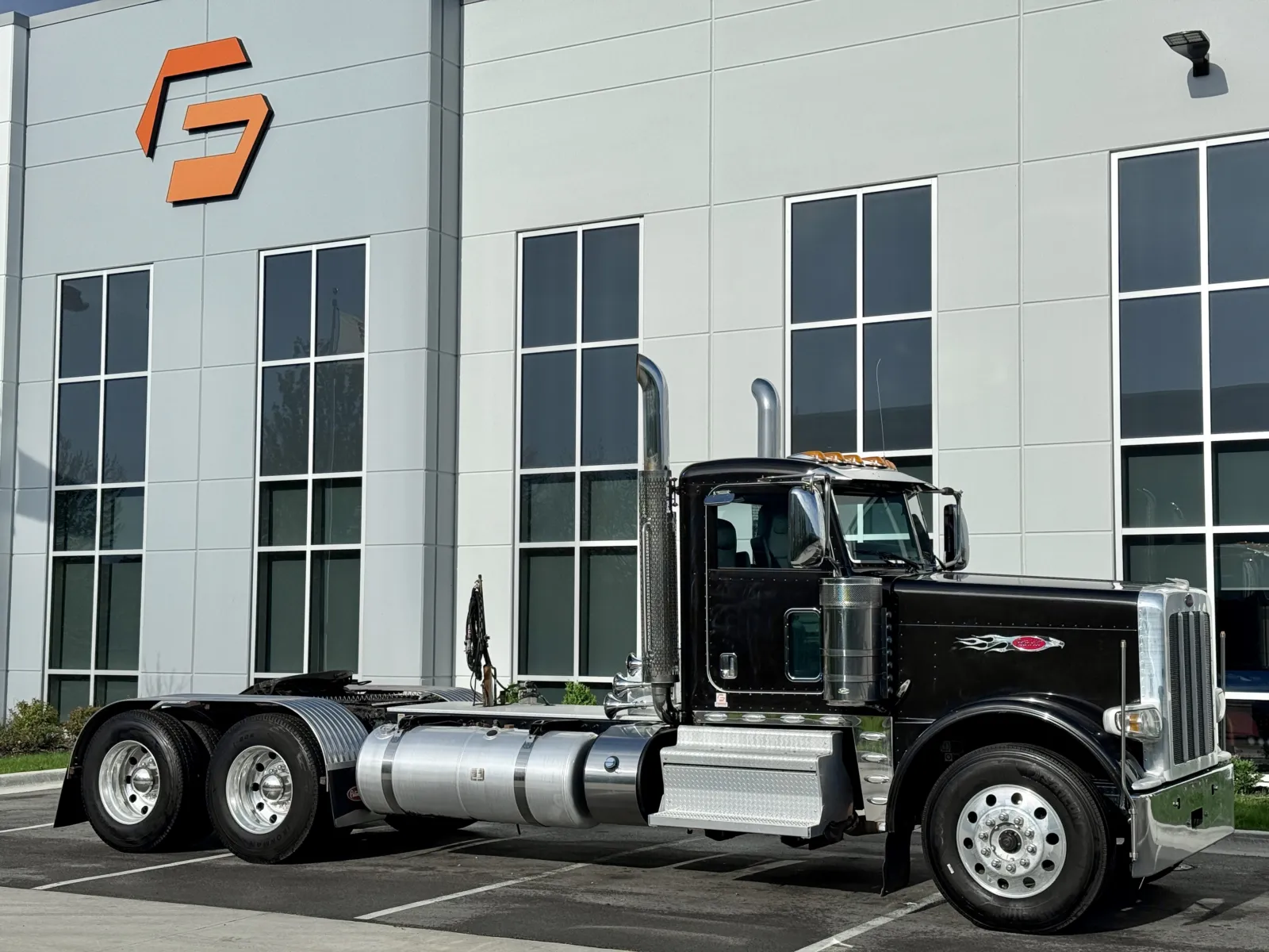 2020 Peterbilt 389 — photo 2