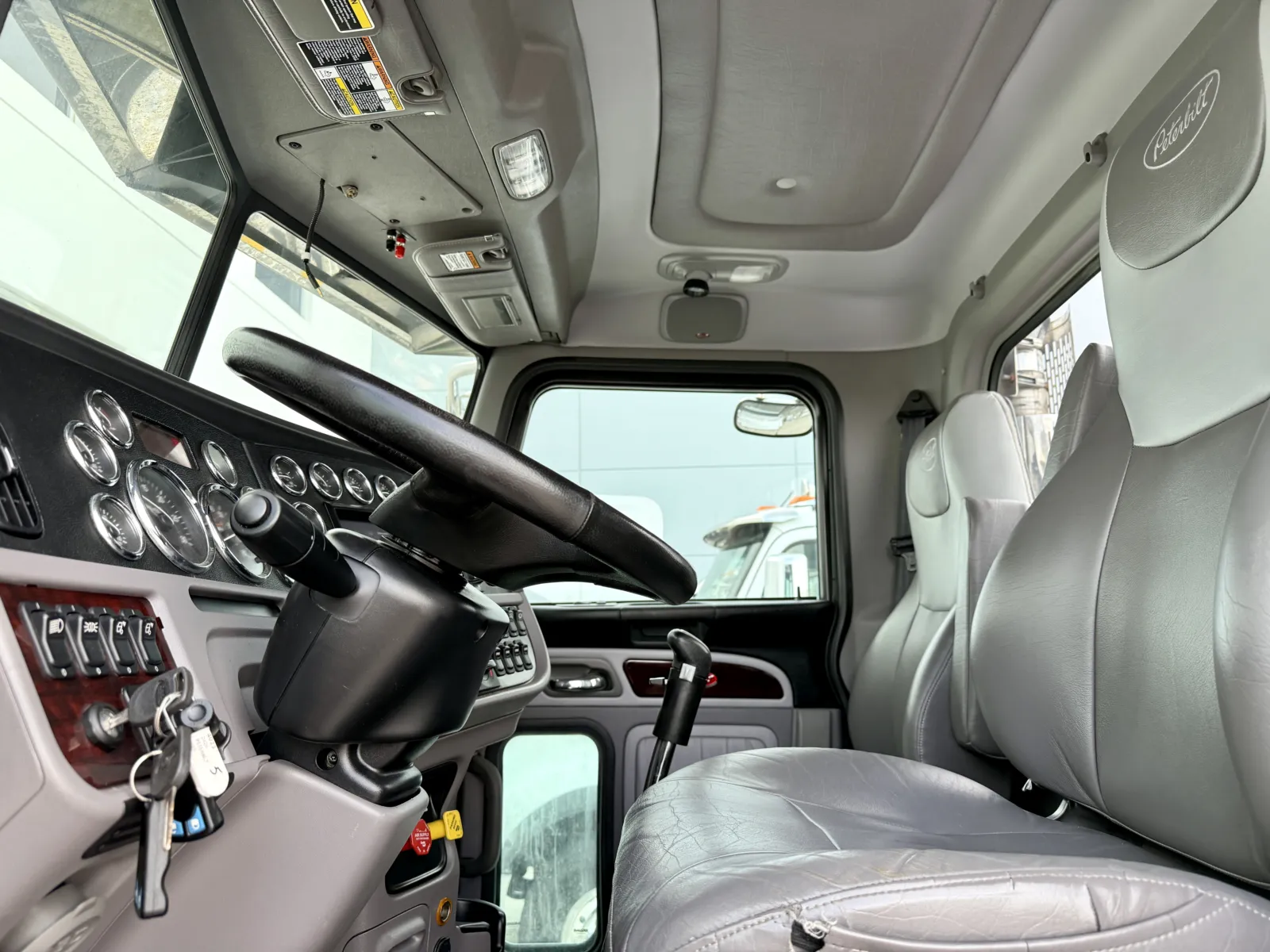 2020 Peterbilt 389 — photo 14