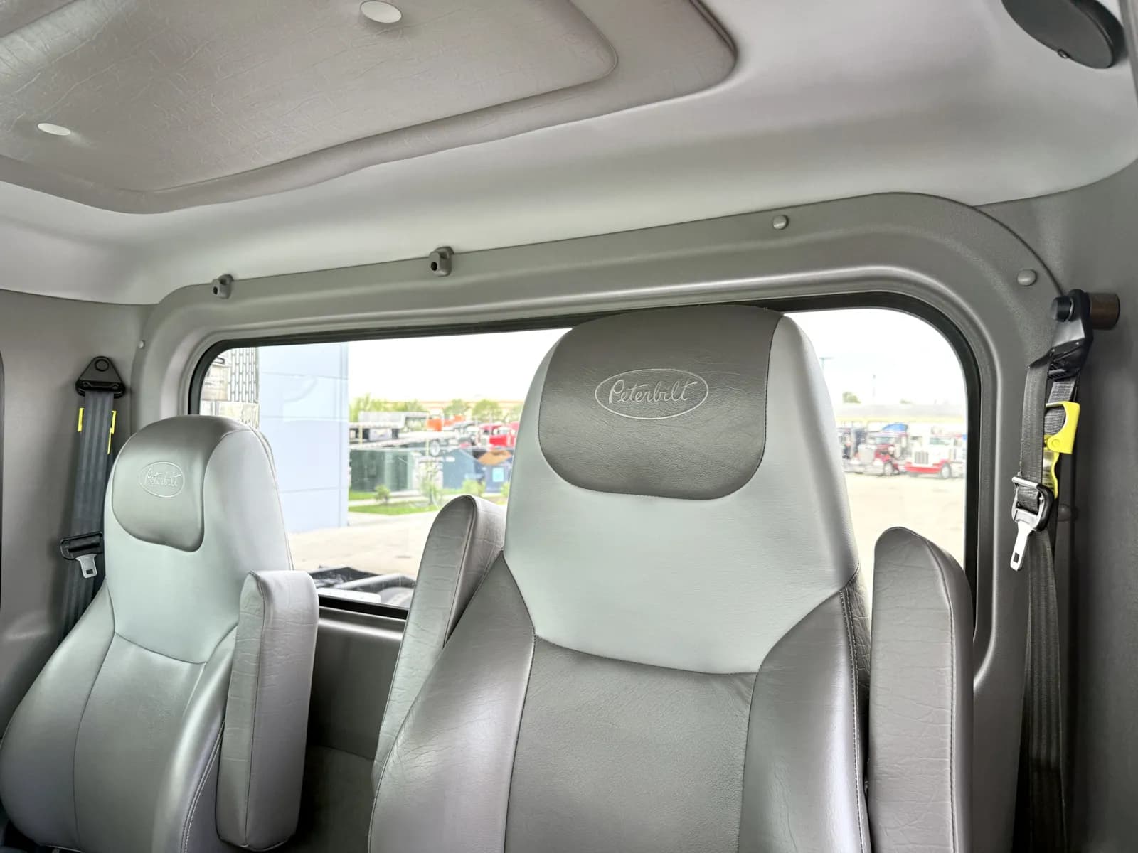 2020 Peterbilt 389 — photo 20