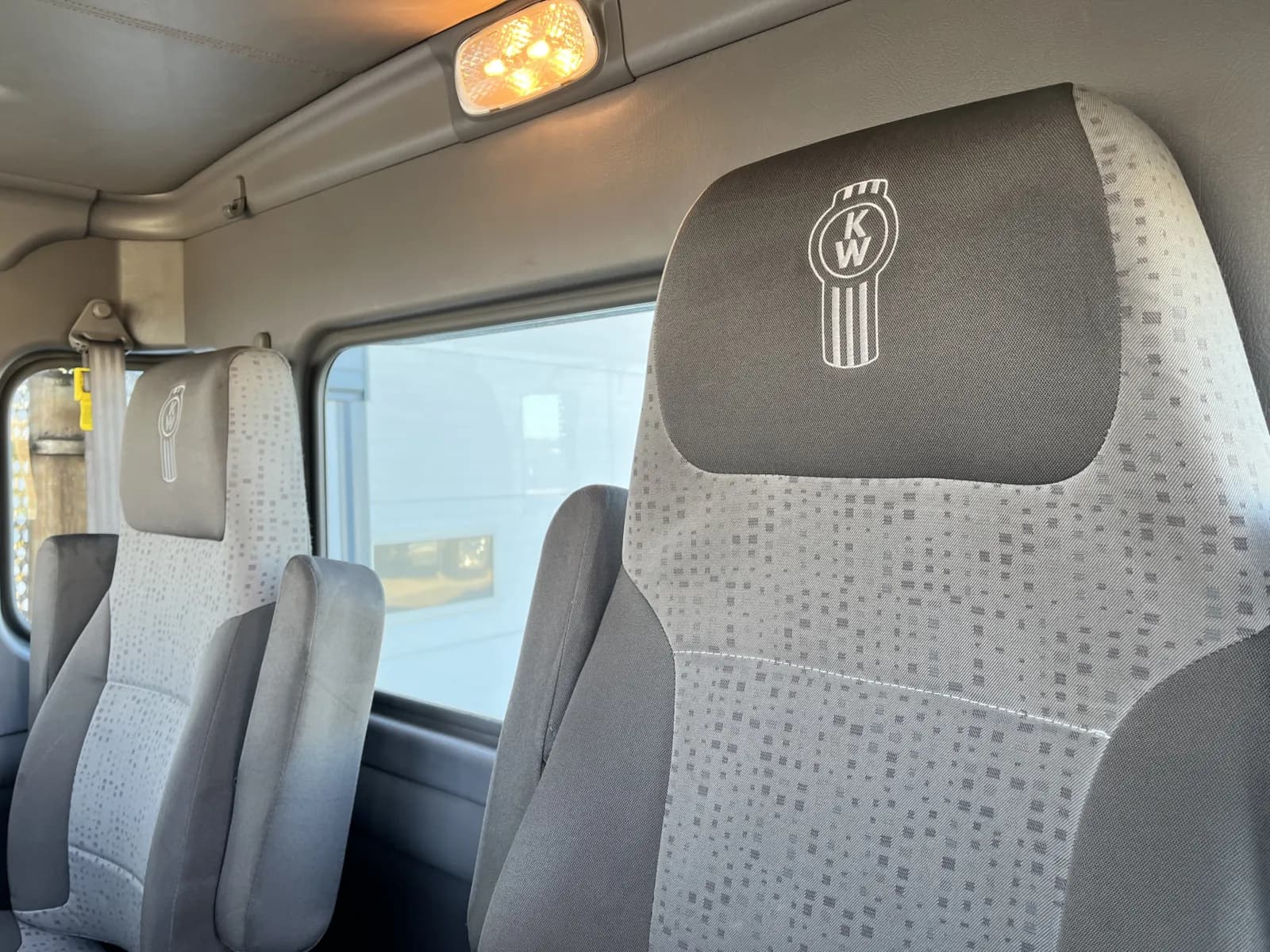 2011 Kenworth T800 — photo 20