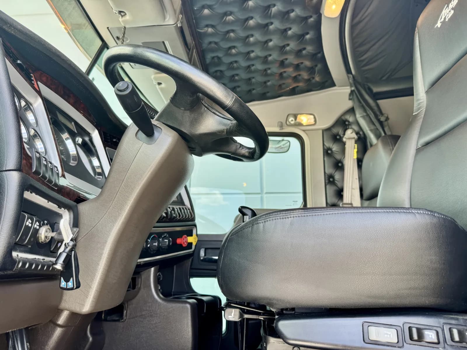 2023 Kenworth W900 — photo 14