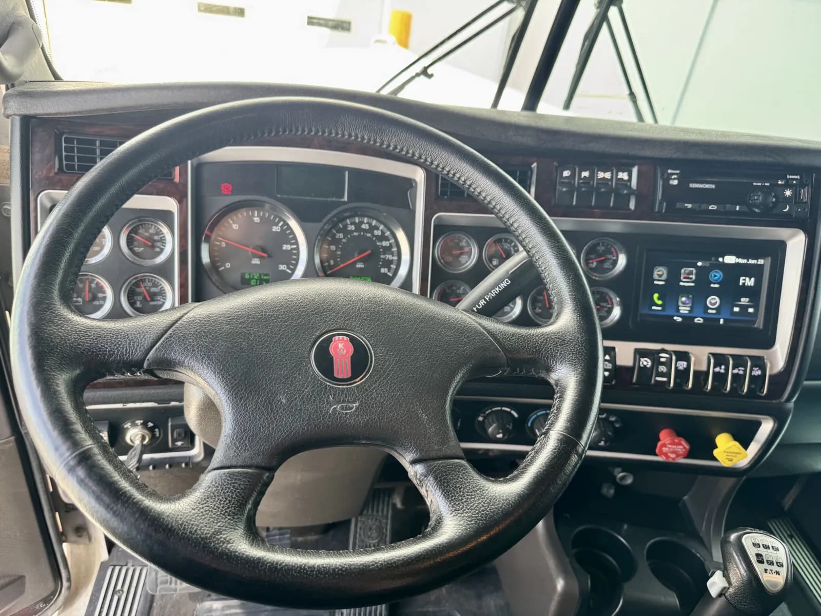 2023 Kenworth W900 — photo 16