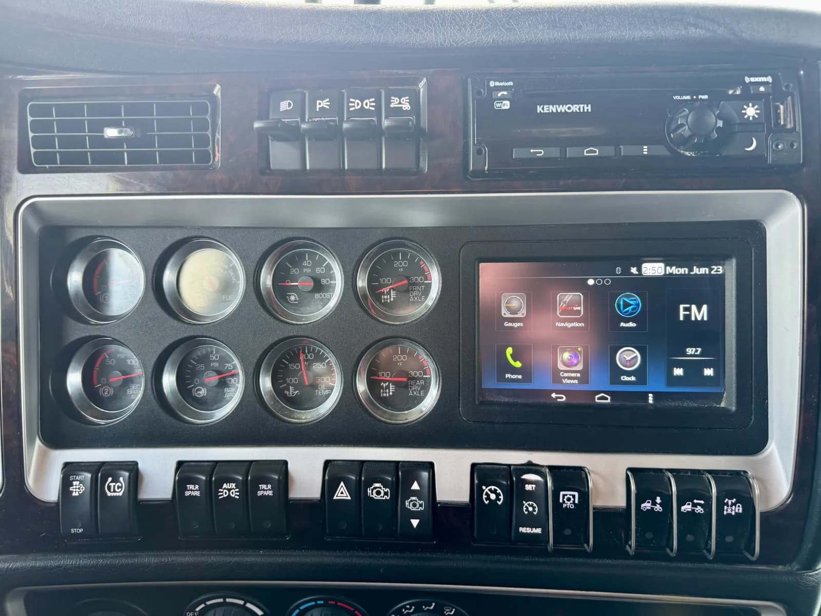 2023 Kenworth W900 — photo 18