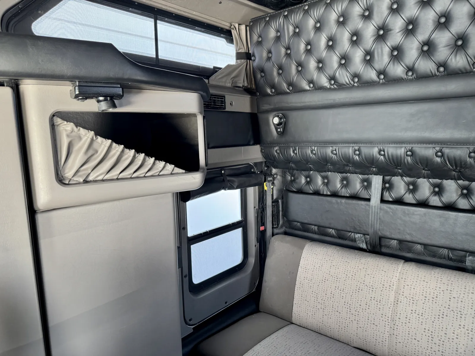 2023 Kenworth W900 — photo 22