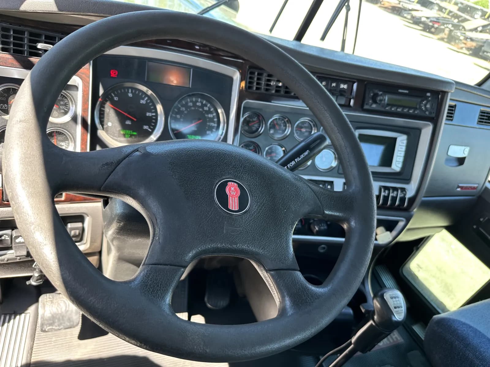 2011 Kenworth W900 — photo 16