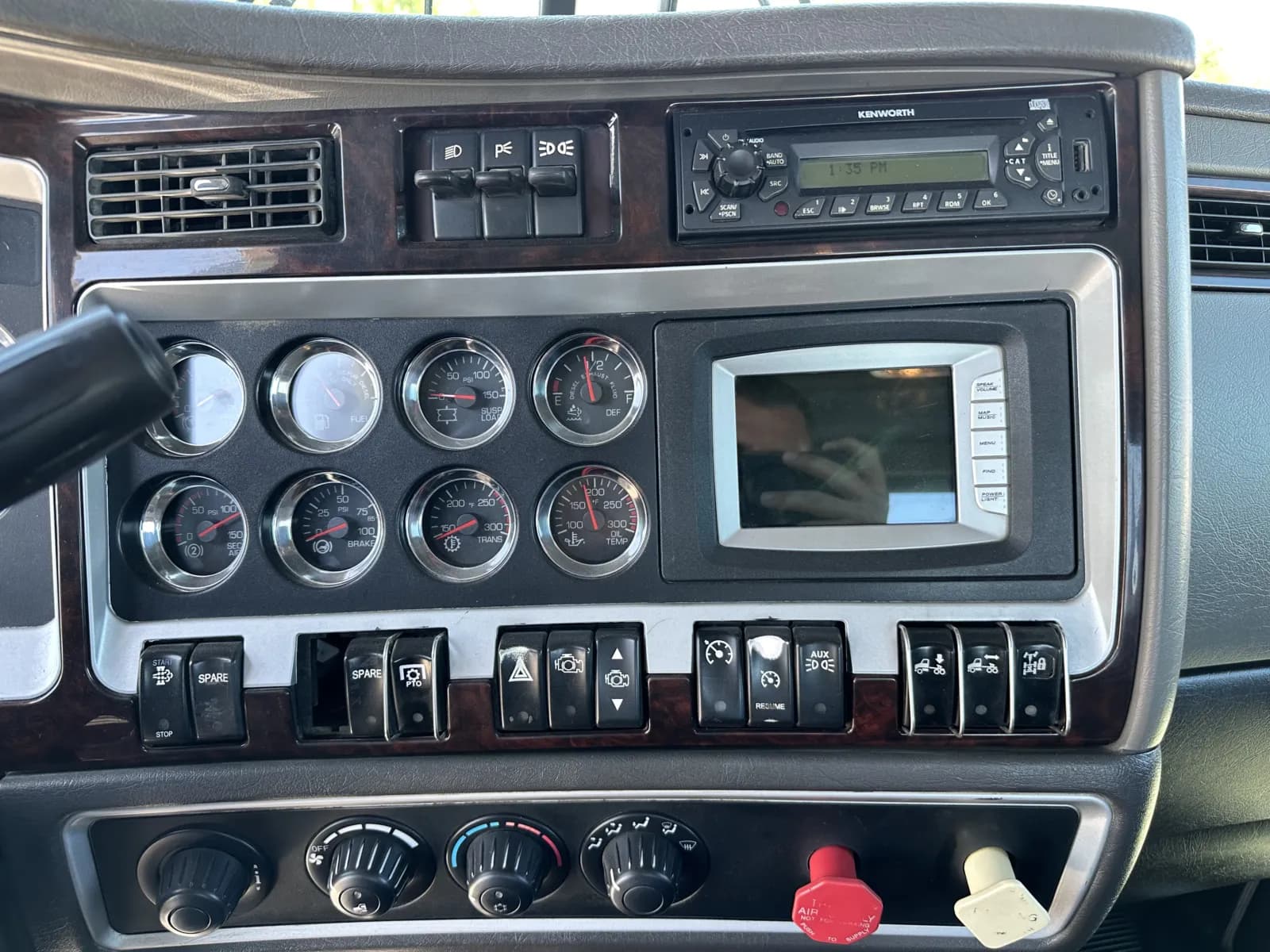 2011 Kenworth W900 — photo 18