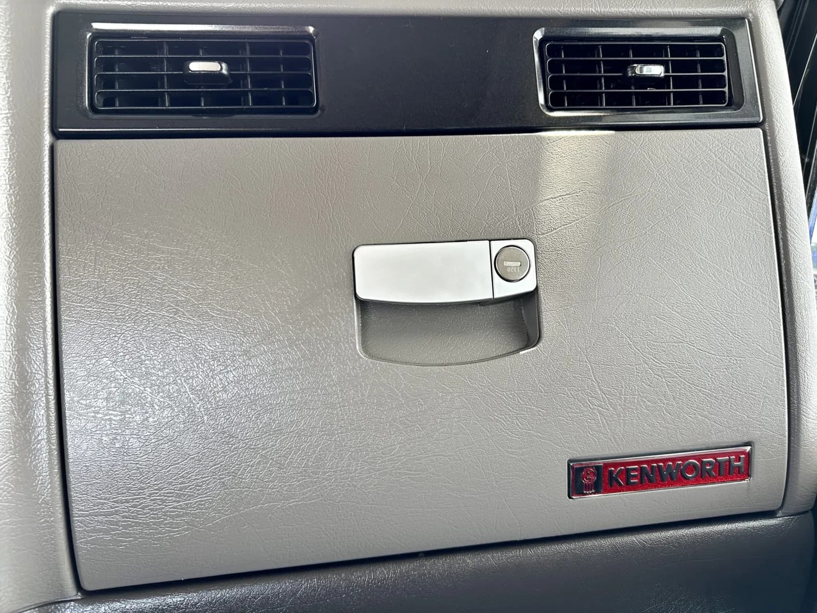 2018 Kenworth W900 — photo 19