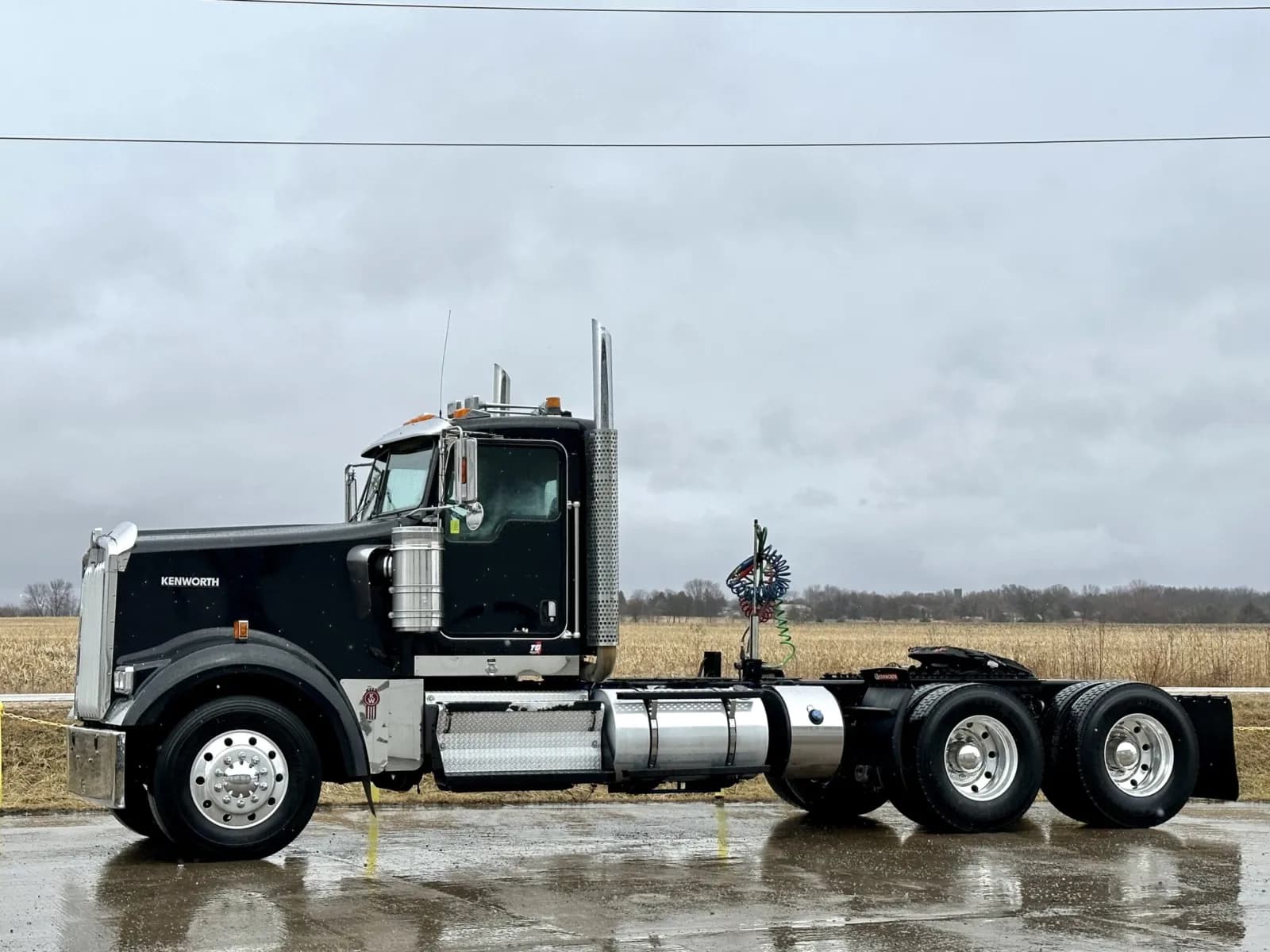 2011 Kenworth W900 — photo 2