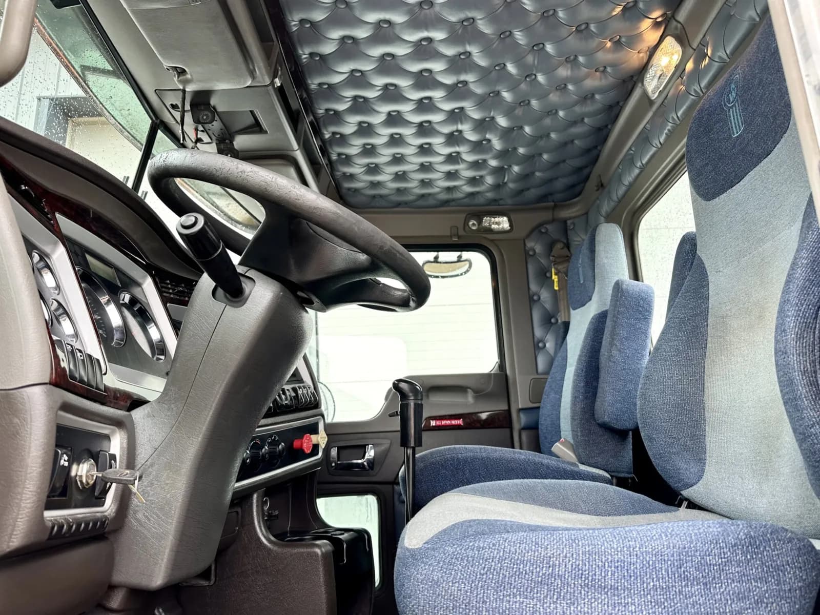 2011 Kenworth W900 — photo 13