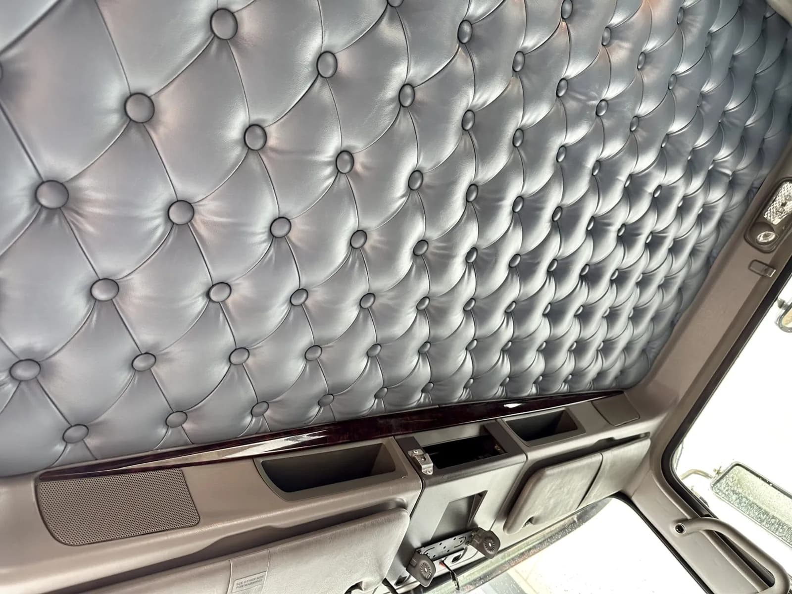 2011 Kenworth W900 — photo 20