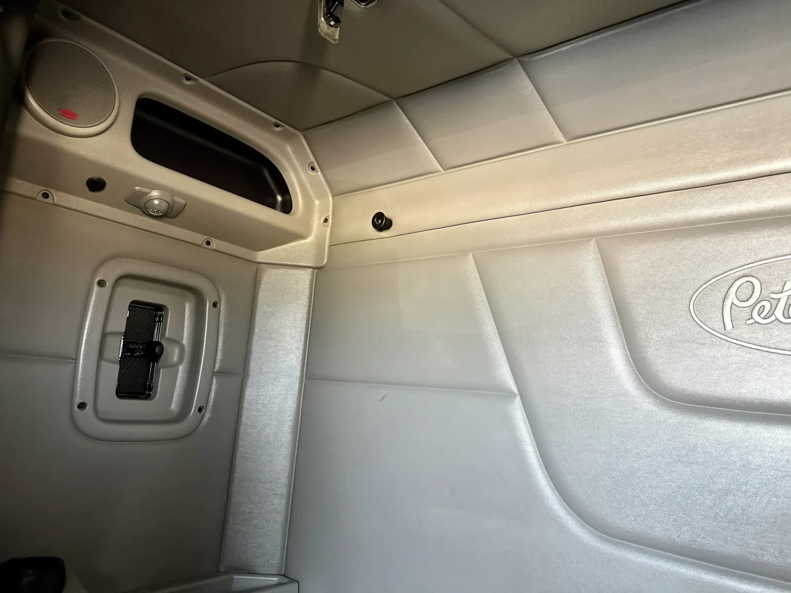 2016 Peterbilt 567 — photo 21