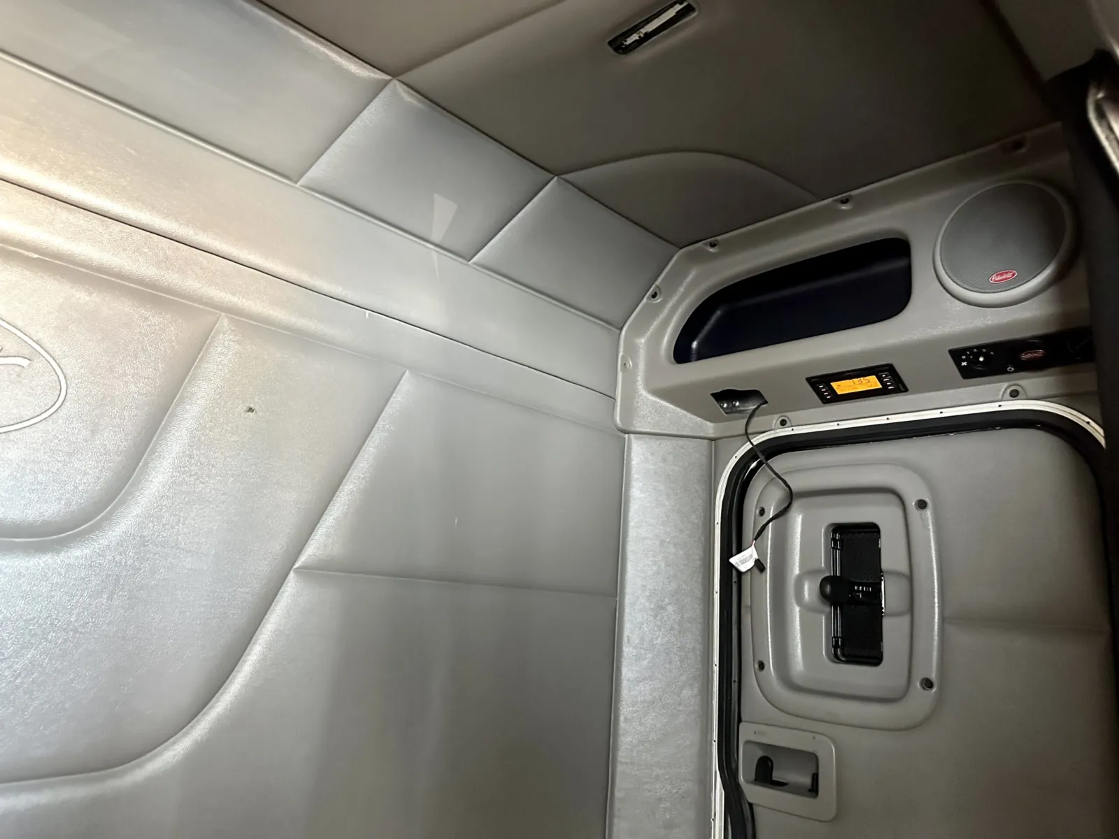 2016 Peterbilt 567 — photo 22