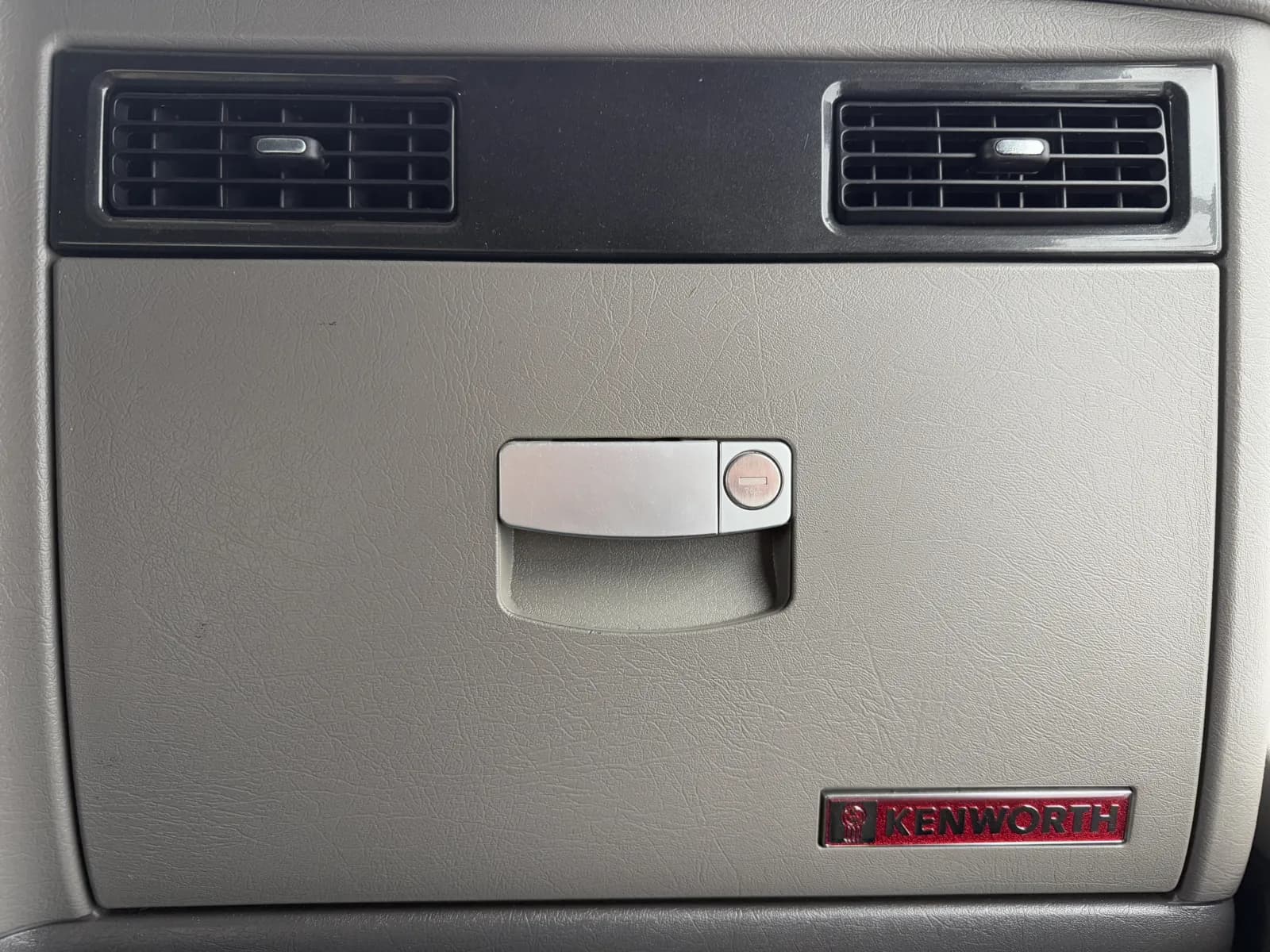 2014 Kenworth T800 — photo 19