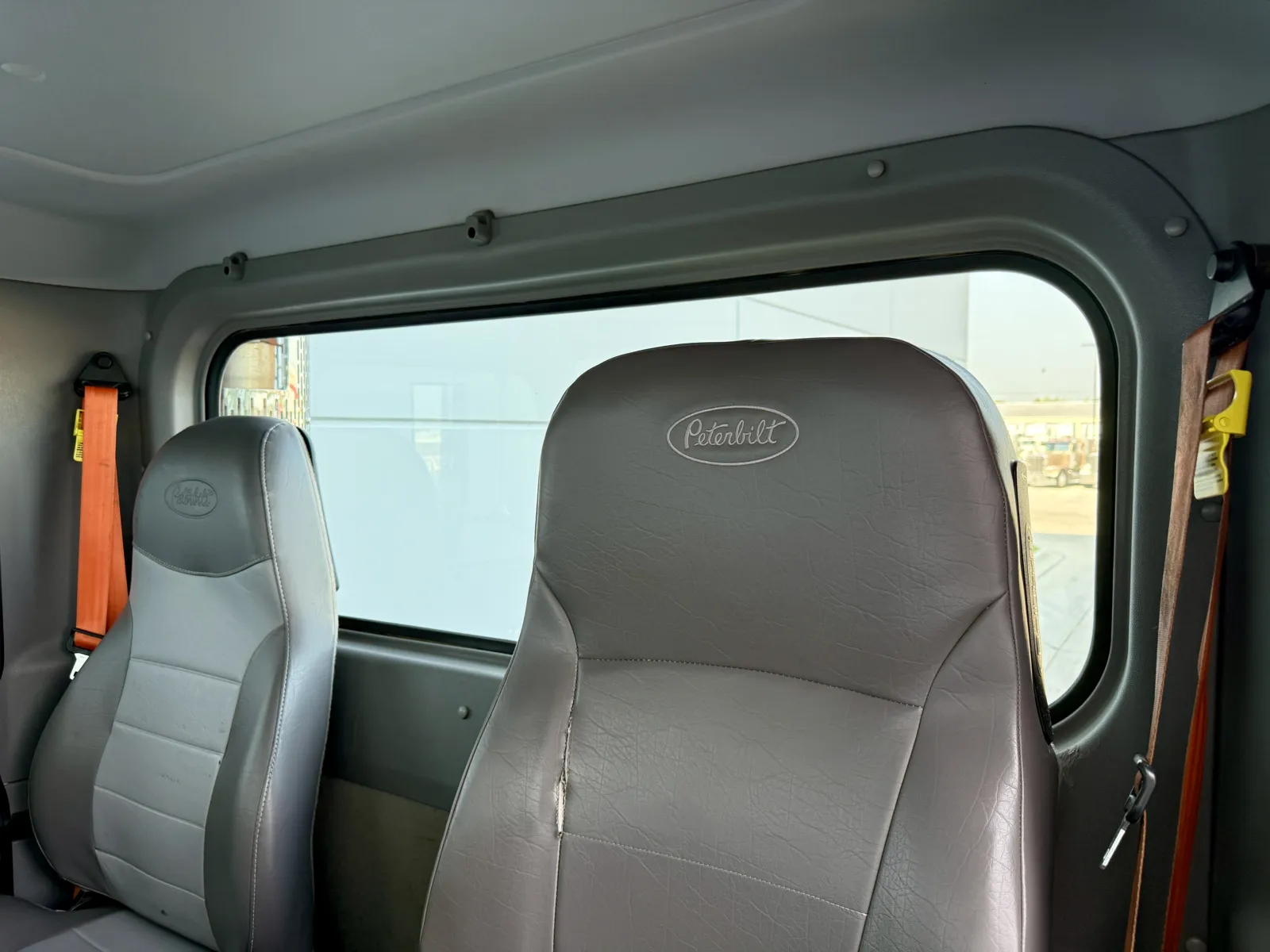 2016 Peterbilt 365 — photo 20