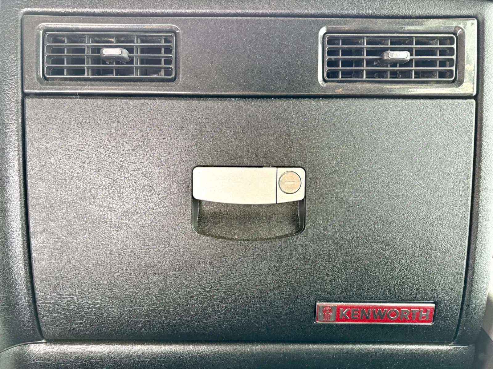 2015 Kenworth W900 — photo 19