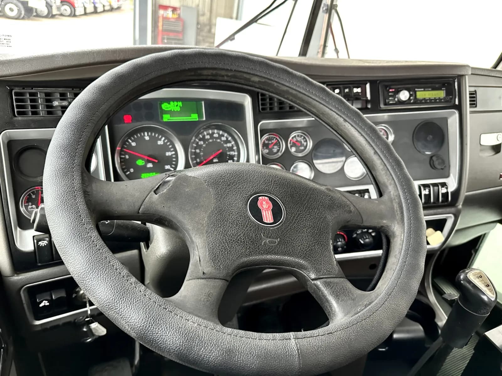 2012 Kenworth T800 — photo 16