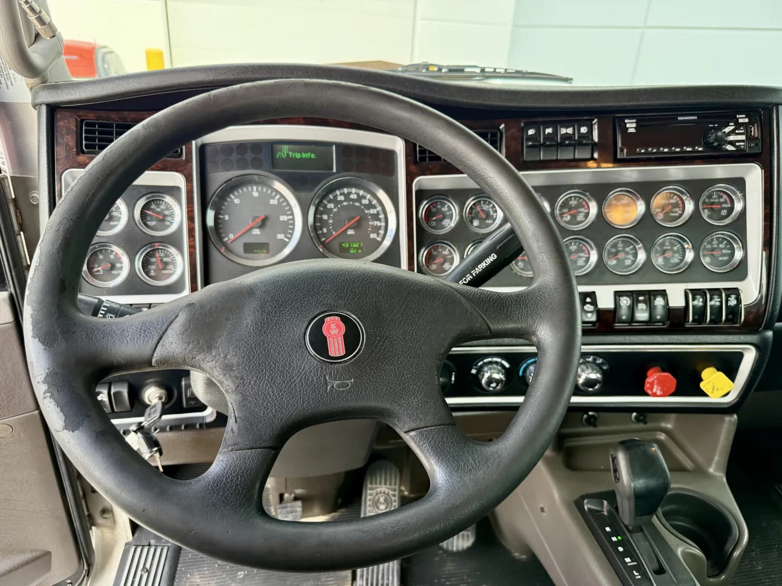 2020 Kenworth W900 — photo 16
