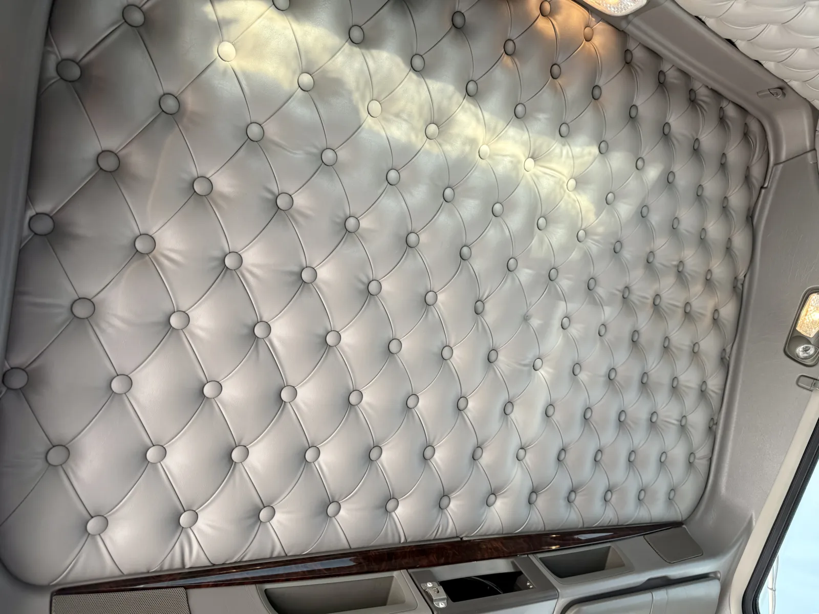 2020 Kenworth W900 — photo 21