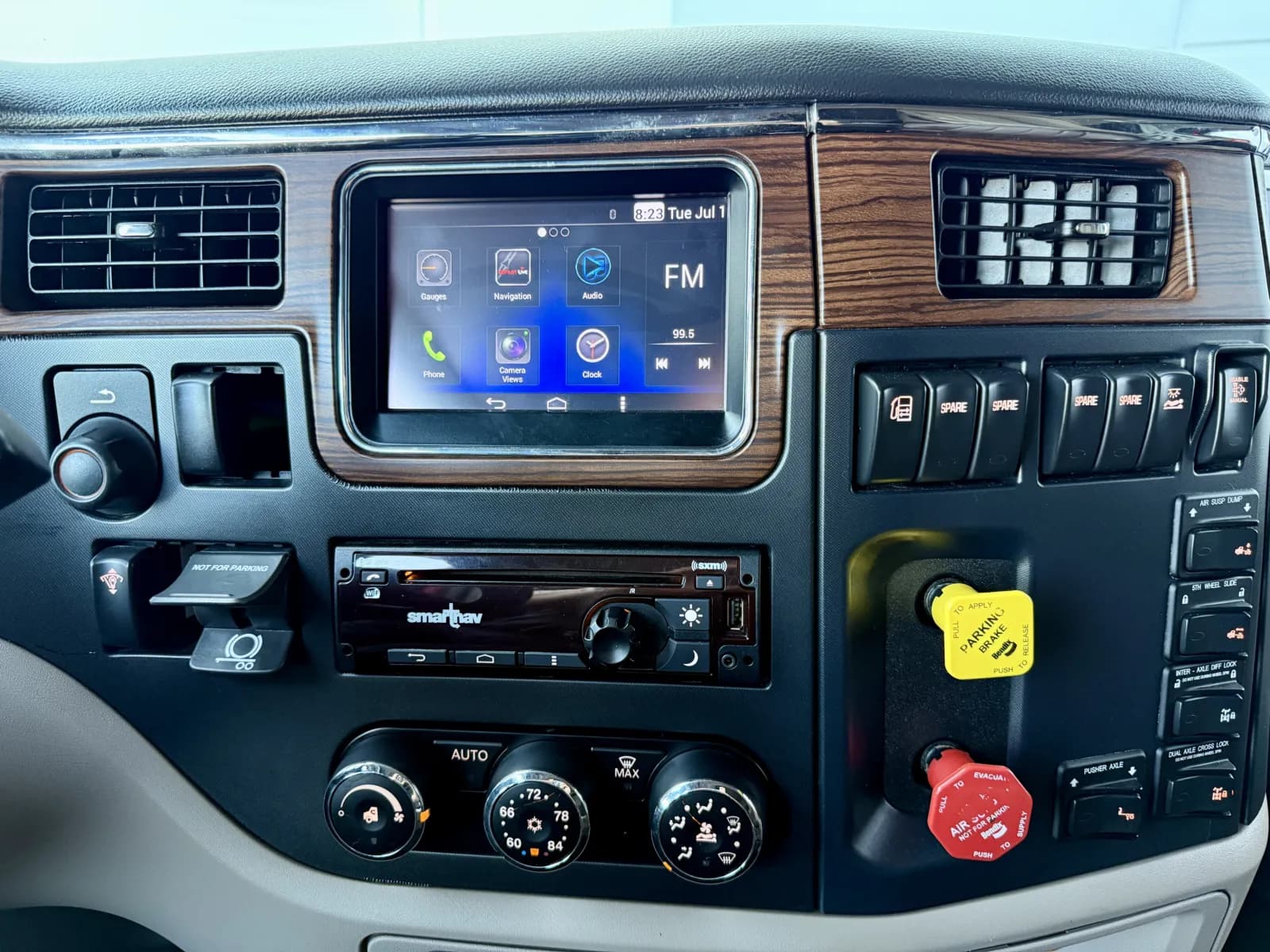 2019 Peterbilt 567 — photo 18