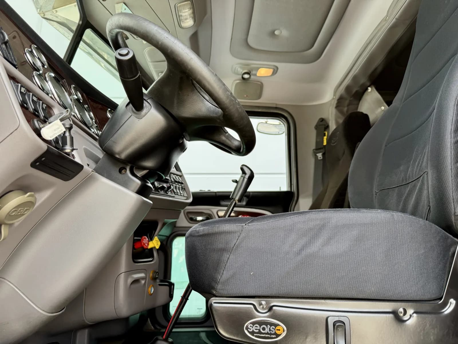 2014 Peterbilt 389 — photo 14