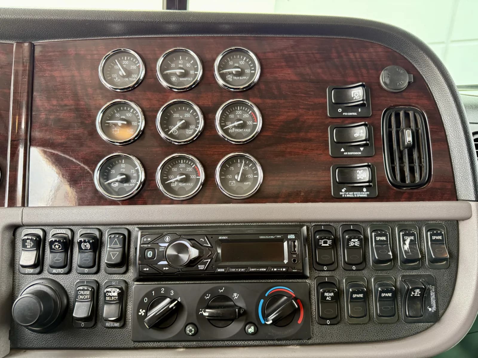 2014 Peterbilt 389 — photo 18