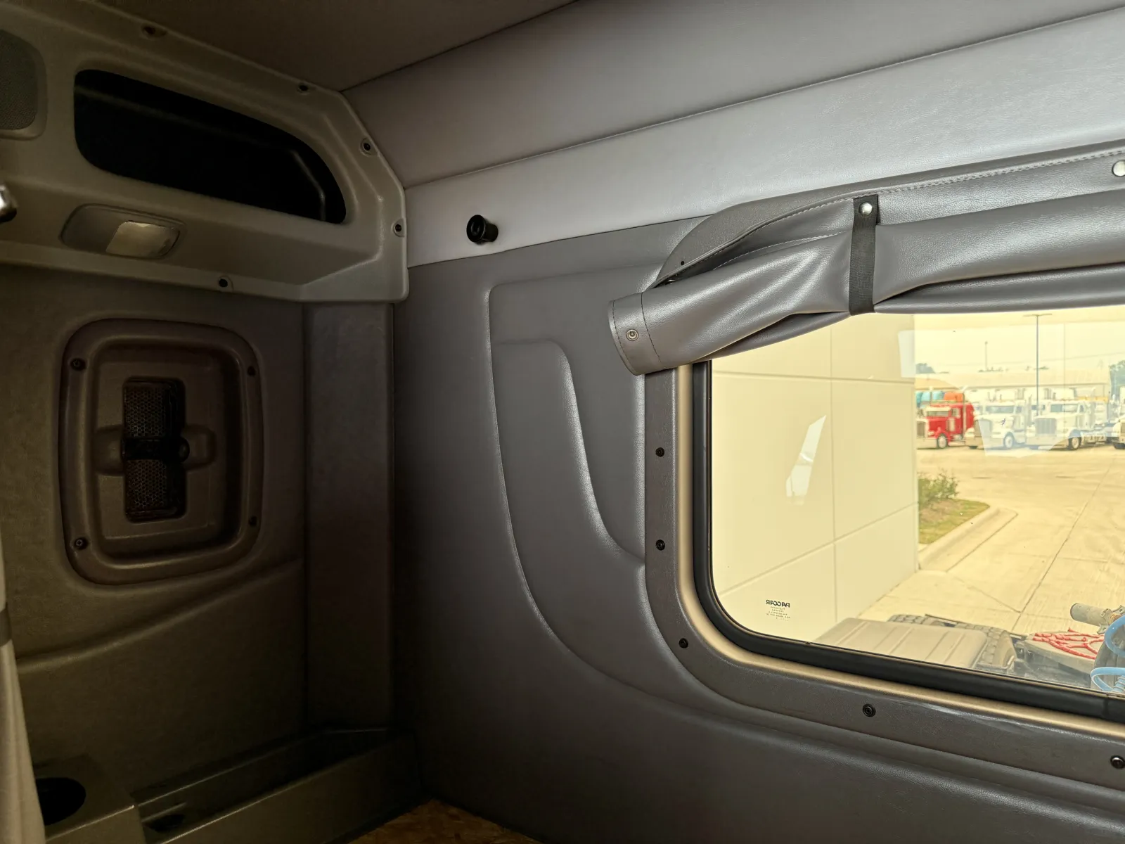 2014 Peterbilt 389 — photo 22