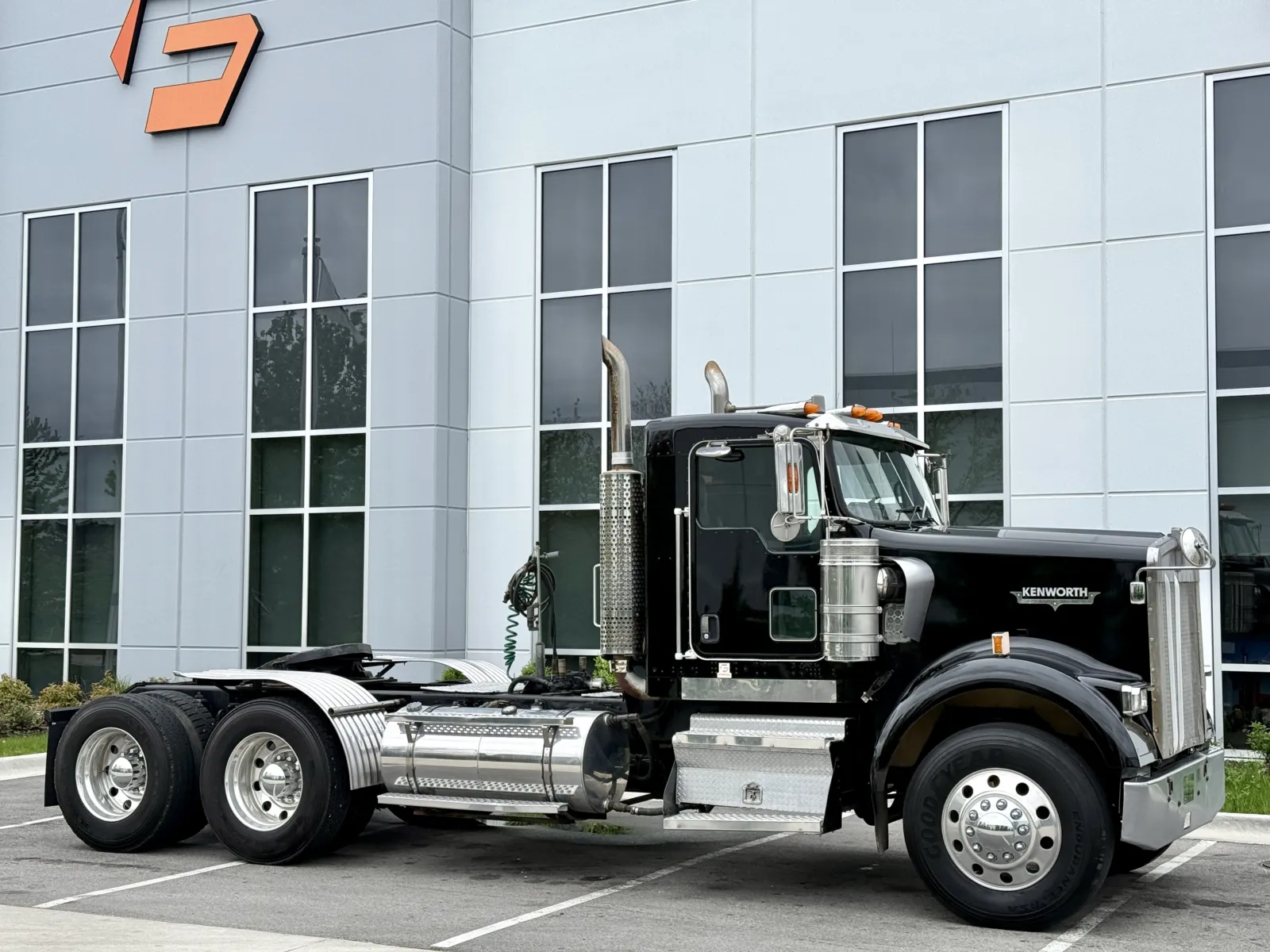 2005 Kenworth W900 — photo 2