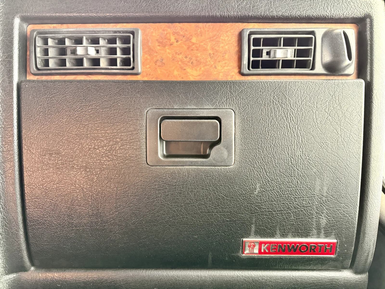 2005 Kenworth W900 — photo 19