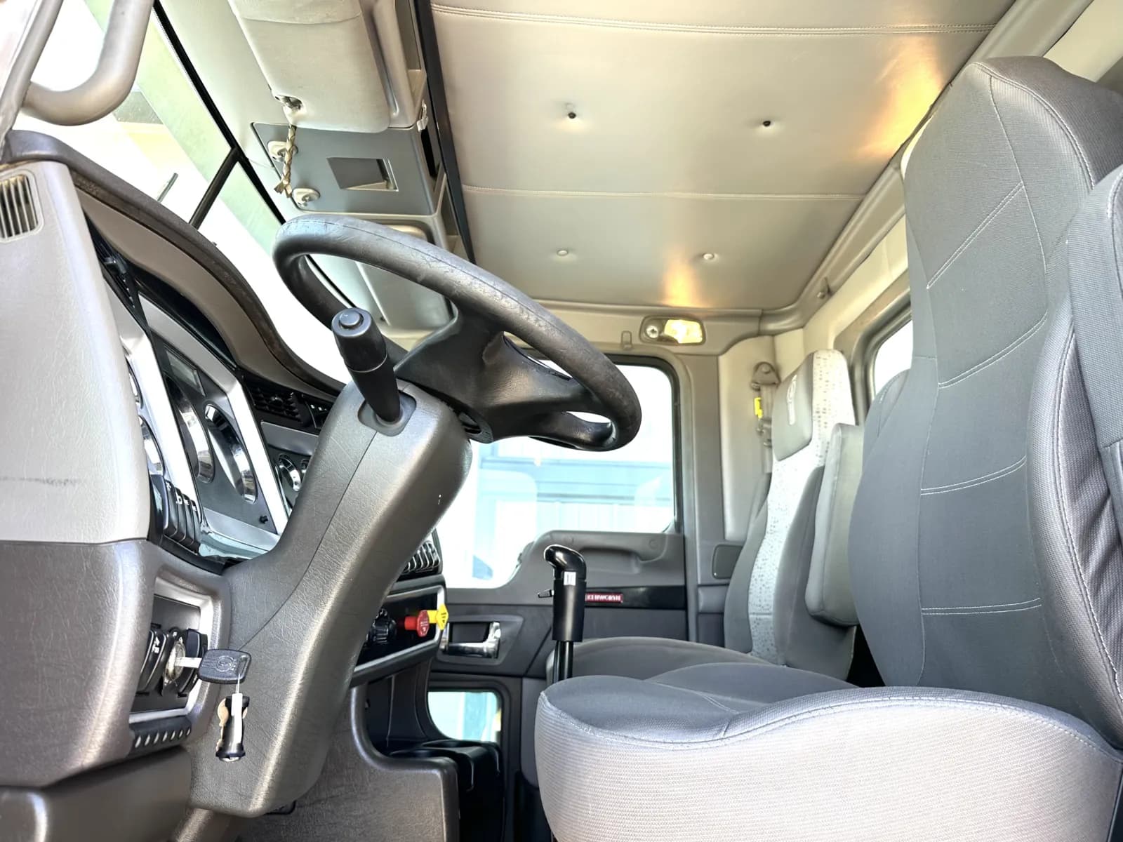 2011 Kenworth T800 — photo 14