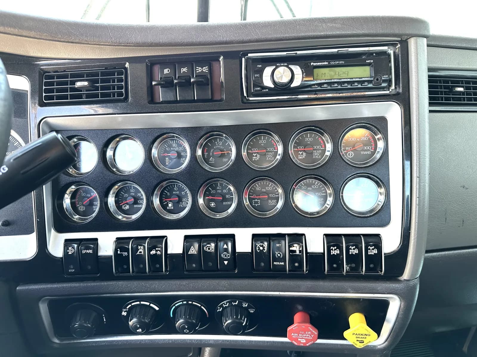 2011 Kenworth T800 — photo 18