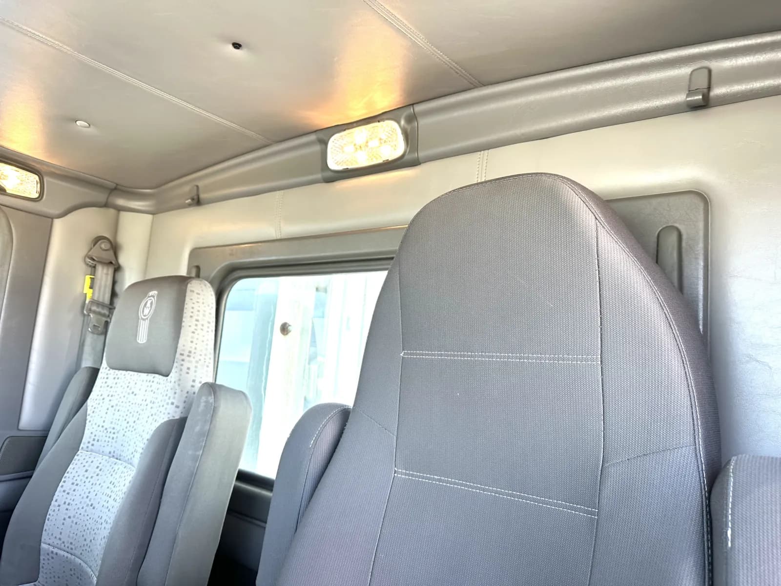 2011 Kenworth T800 — photo 20