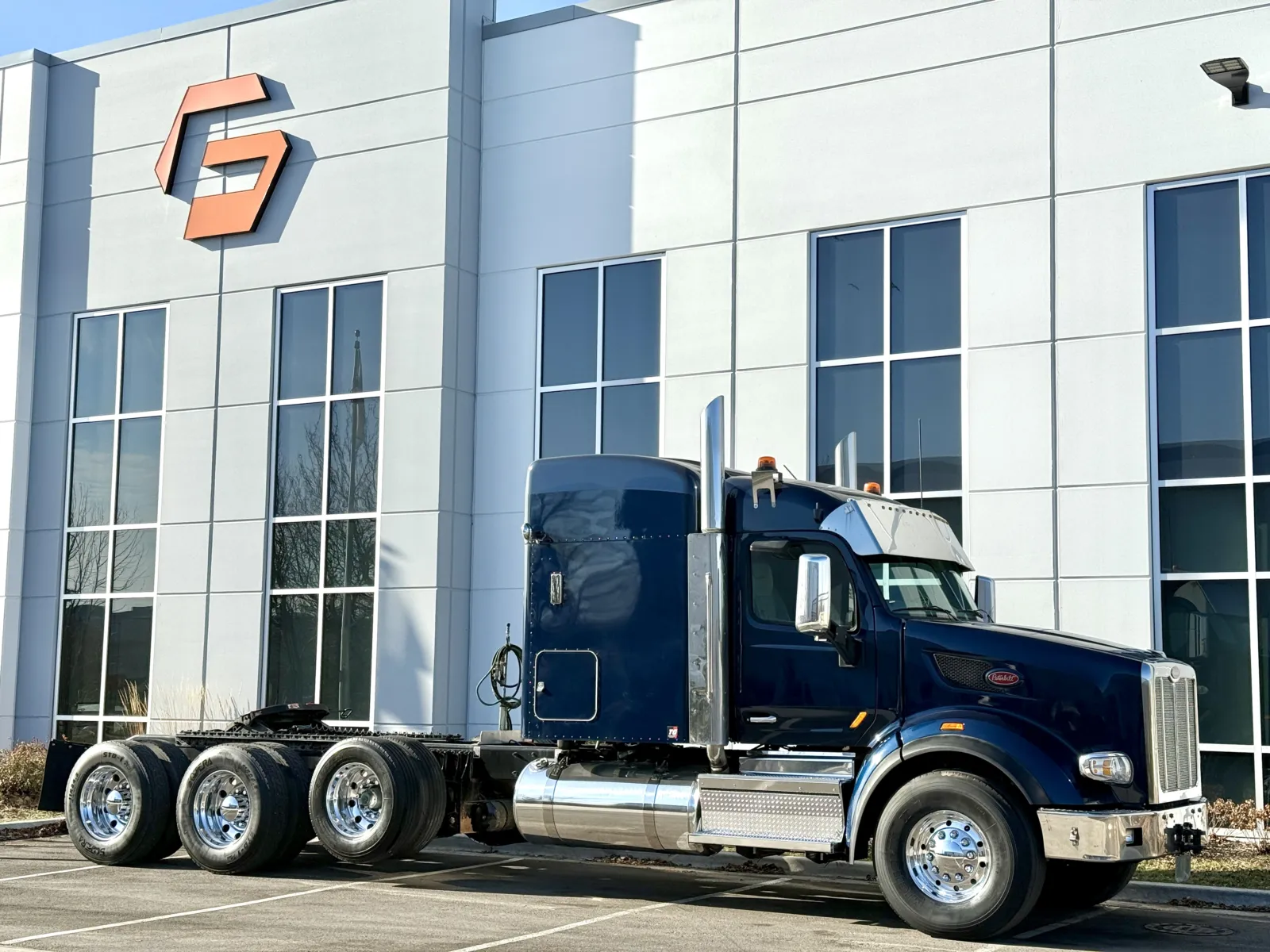 2021 Peterbilt 567 — photo 2